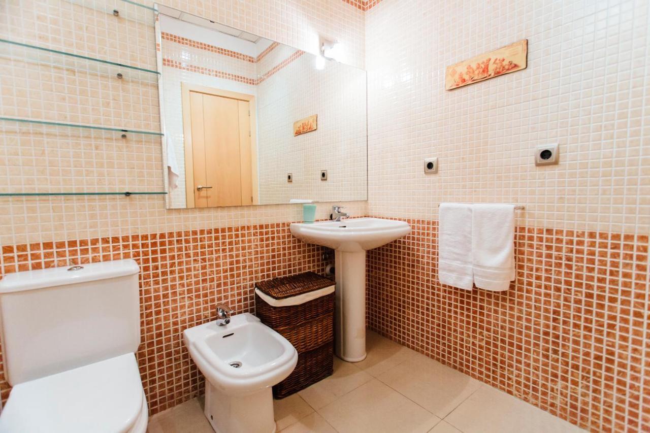 Bright And Central- 2Bd 1Bth- Malhara Sevilla Kültér fotó